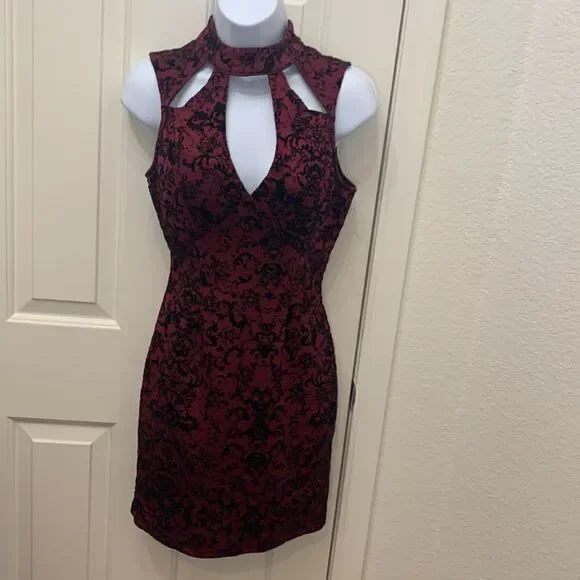 Charlotte Russe Small Cutouts Faux Black Burgundy Velvet Suede Short Sleeve - Picture 2 of 13
